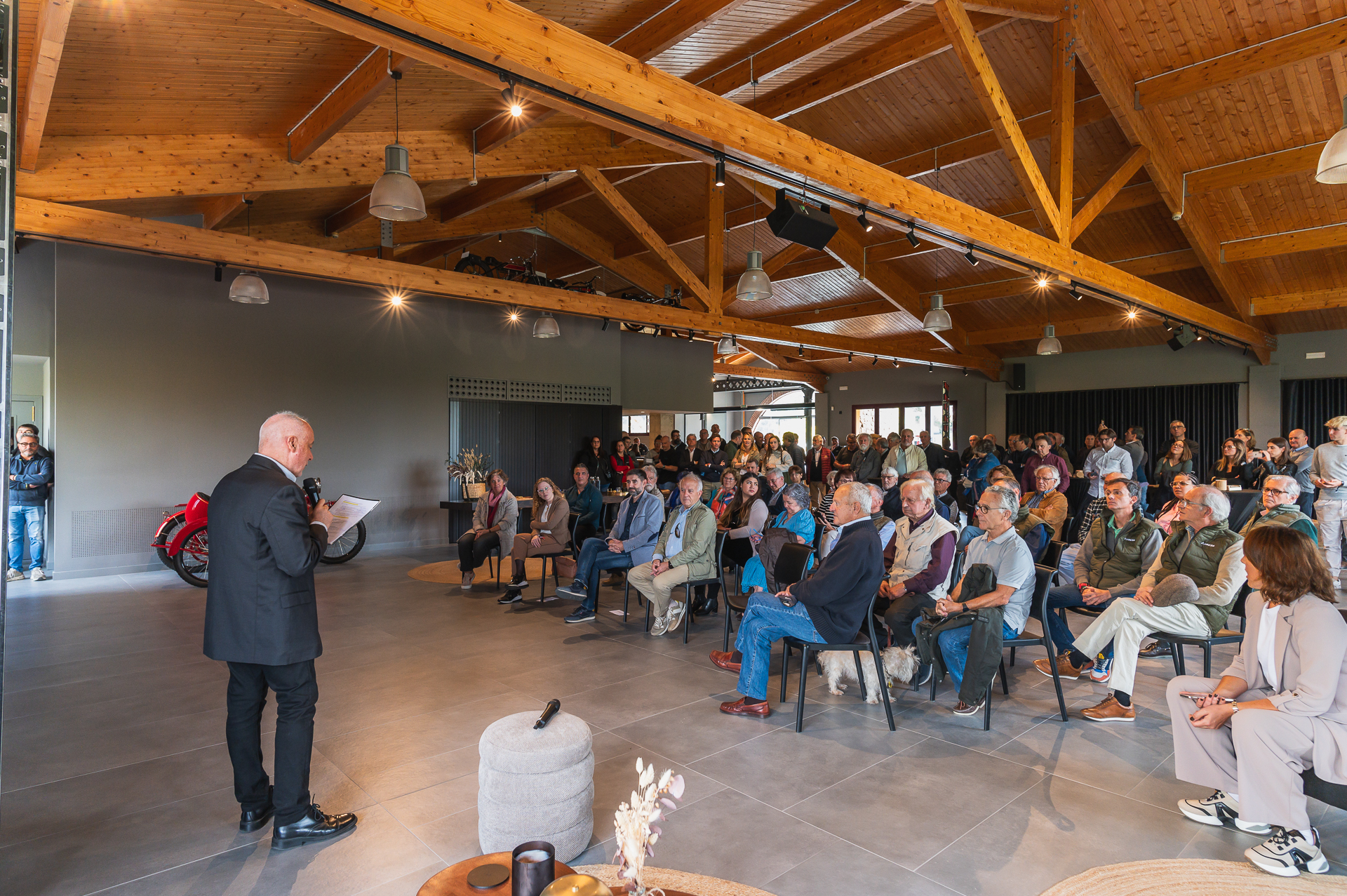 Multitudinària inauguració al Museu Moto Bassella 