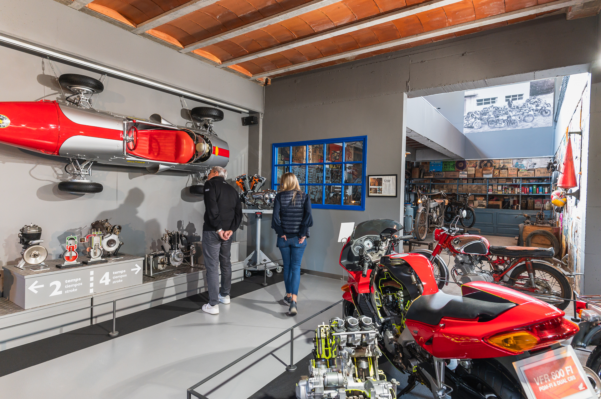 Multitudinària inauguració al Museu Moto Bassella 